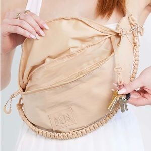 BEIS “The Sport Pack” in Beige